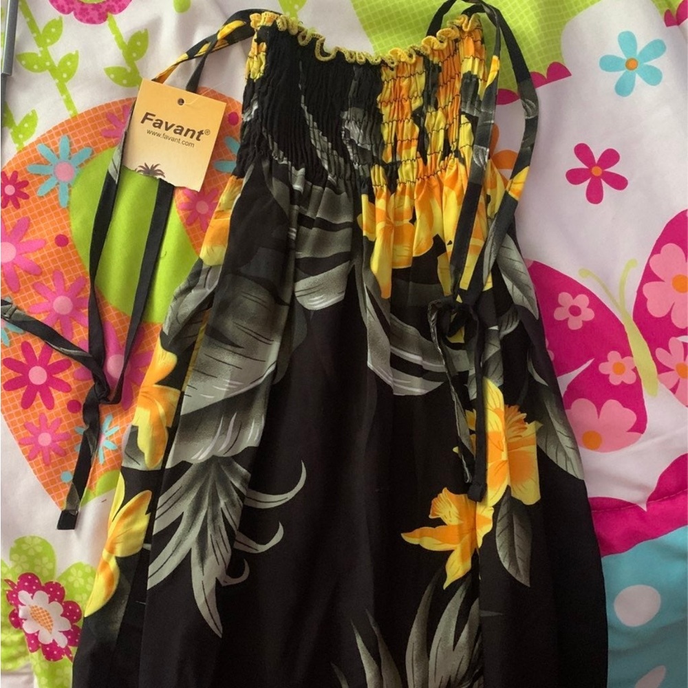 Little girls size 4 Hawaiian dress.